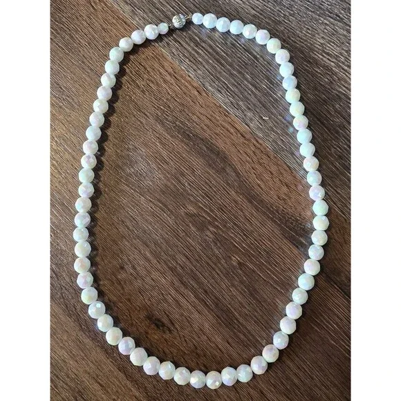 White Aurora Borealis Faceted Glass Bead Necklace Iridescent Faux Silver Clasp - Picture 3 of 6